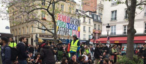 Manifestation à l’occasion du premier anniversaire de l’Affaire Benalla, place de la Contrescarpe à Paris - Sputnik Afrique