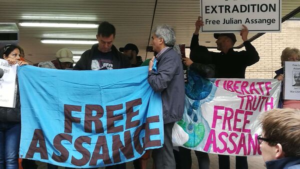 Des soutiens de Julian Assange se sont réunis face au tribunal de Southwark à Londres - Sputnik Afrique