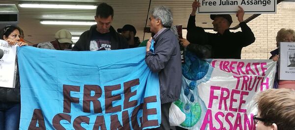Des soutiens de Julian Assange se sont réunis face au tribunal de Southwark à Londres Des soutiens de Julian Assange se sont réunis face au tribunal de Southwark à Londres - Sputnik Afrique