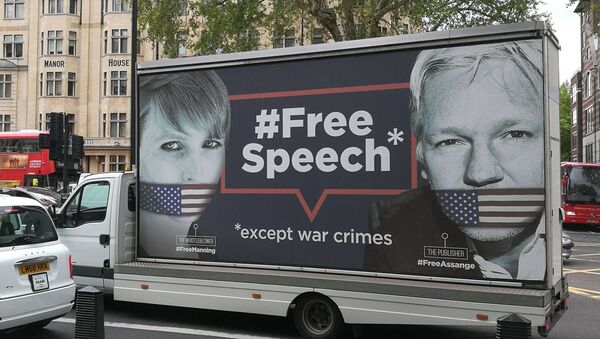 Assange Support Truck Driving Past Westminster Magistrates' Court - Sputnik Afrique