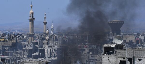 Assaut des positions de Daech* dans la zone de l'ancien camp de réfugiés palestiniens Yarmouk dans la banlieue sud de Damas - Sputnik Afrique