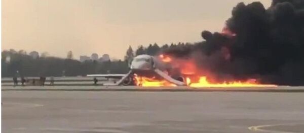 un avion de ligne a pris feu lors de son atterrissage à l’aéroport Cheremetievo de Moscou, 05.05.2019 - Sputnik Afrique