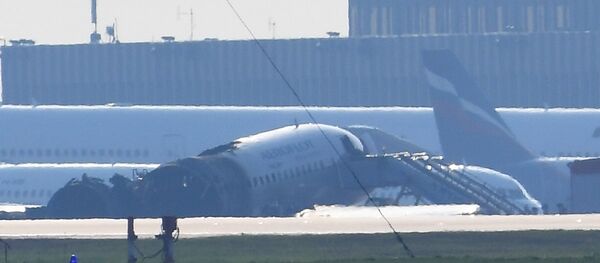 Un Sukhoi Superjet 100 a pris feu à l’aéroport de Moscou-Cheremetievo, 5 mai 2019 - Sputnik Afrique