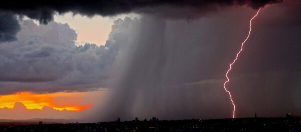 Lluvia y un relámpago - Sputnik Afrique