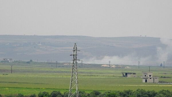 L’aviation syrienne bombarde les positions des terroristes dans l’ouest (images) - Sputnik Afrique