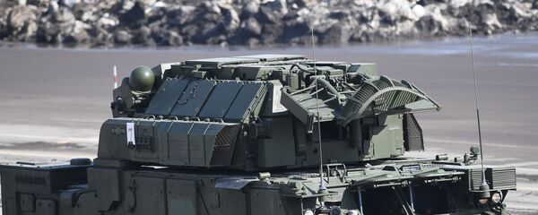 Un système antiaérien Tor-M2U sur le polygone d'Alabino, dans la région de Moscou (archive photo) - Sputnik Afrique