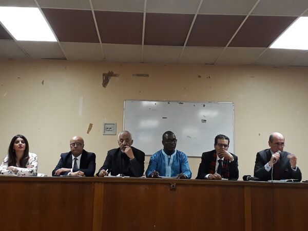 Panélistes de la séance consacrée à crise libyenne et ses conséquences sur les pays riverains lors du colloque du 3 mai organisé par l’Institut Mandela à Paris - Sputnik Afrique