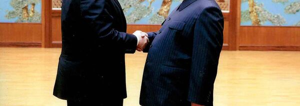Mike Pompeo et  Kim Jong-un à Pyongyang - Sputnik Afrique