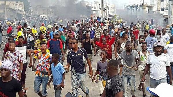 Des manifestants au centre-ville de Cotonou le 4 mai Des manifestants au centre-ville de Cotonou le 4 mai - Sputnik Afrique