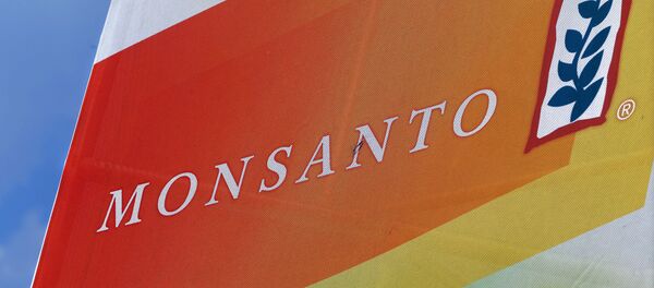 Monsanto logo at the Farm Progress Show in Decatur, Ill - Sputnik Afrique