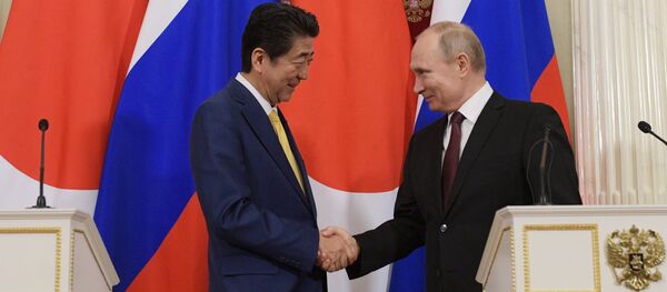 Shinzo Abe et Vladimir Poutine - Sputnik Afrique