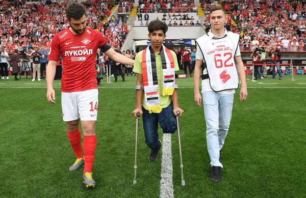 L'enfant irakien ayant perdu sa jambe débute son traitement en Russie - Sputnik Afrique