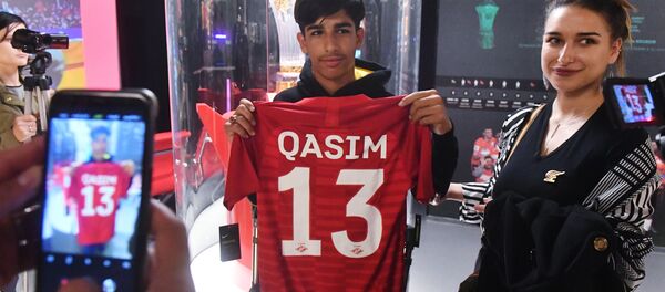 «L’adolescent de la photo» Kassim al-Kadim fête son anniversaire à Moscou - Sputnik Afrique