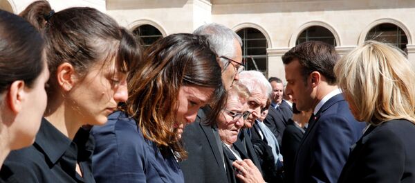 La cérémonie d'hommage aux deux militaires français, Cedric de Pierrepont et Alain Bertoncello, tués lors d'une opération de libération d'otages au Burkina Faso. - Sputnik Afrique