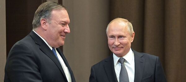 Mike Pompeo et Vladimir Poutine - Sputnik Afrique