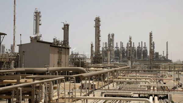 Нефтеперерабатывающий завод в Саудовской Аравии  - Sputnik Afrique