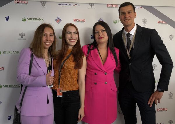 L'équipe de la start-up Movieschain by TVzavr à Cannes (de g. à d.): Yana Borodyuk, Marianne Bourg, Olesya Teplova et Serguei Klimentov  - Sputnik Afrique