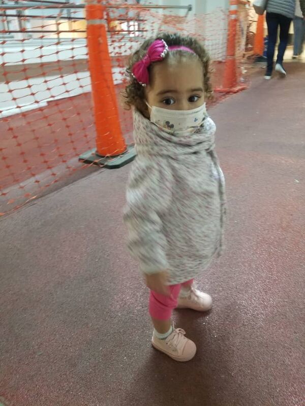 Isabella souffre d'une maladie congénitale qui l'a obligée à subir une greffe du foie, mais ses possibilités de traitement sont menacées en raison des sanctions américaines instaurées à l’encontre du Venezuela. - Sputnik Afrique