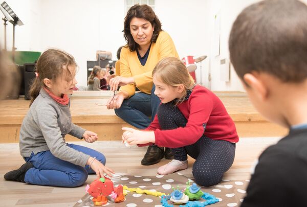 Les familles franco-russes espèrent un avenir bilingue pour leurs enfants Les familles franco-russes espèrent un avenir bilingue pour leurs enfants - Sputnik Afrique