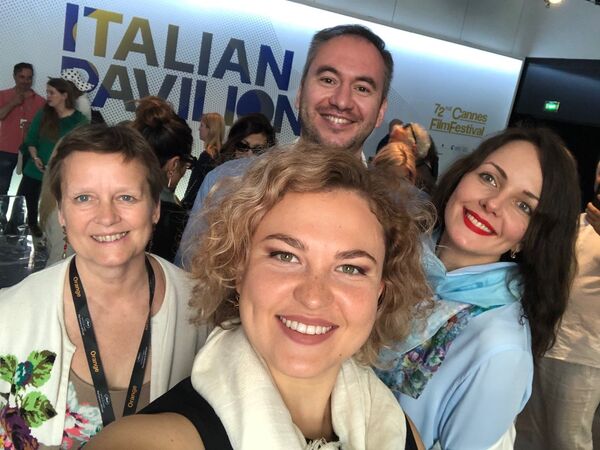 «Selfimania» russe au Festival de Cannes «Selfimania» russe au Festival de Cannes - Sputnik Afrique