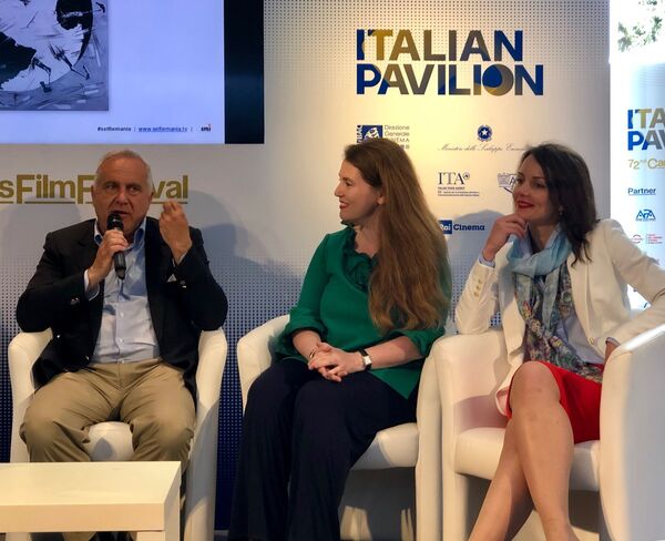 «Selfimania» russe au Festival de Cannes «Selfimania» russe au Festival de Cannes - Sputnik Afrique
