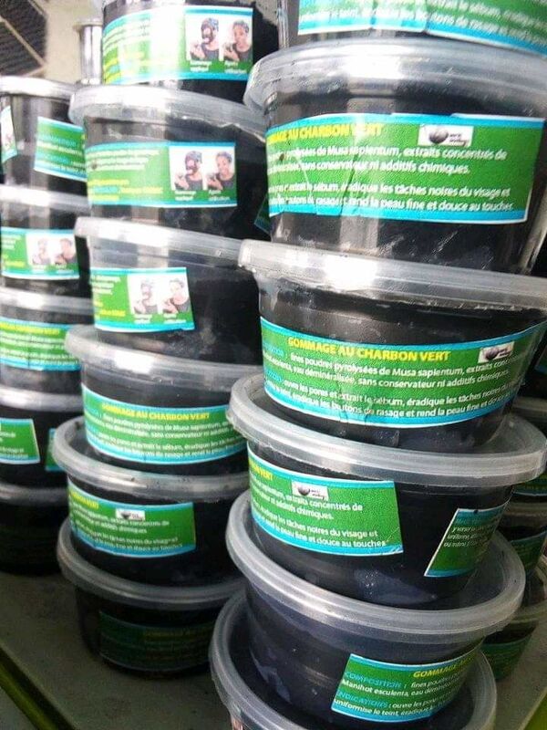 Gommage au charbon vert de Kemit Ecology. Gommage au charbon vert de Kemit Ecology. - Sputnik Afrique