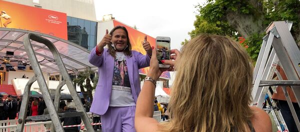 Les cinéphiles et les simples spectateurs adorent les Marches du Festival de Cannes - Sputnik Afrique