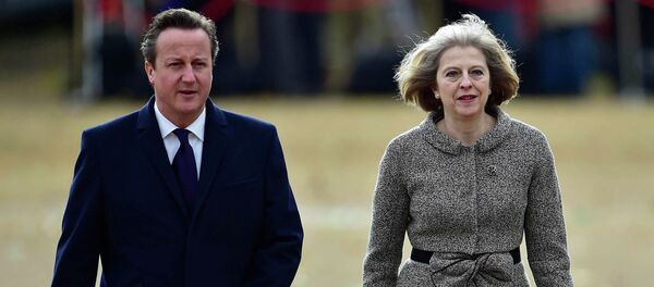 Britain's Prime Minister David Cameron (L) adn British Home Secretary Theresa May (R) - Sputnik Afrique