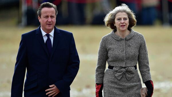 Britain's Prime Minister David Cameron (L) adn British Home Secretary Theresa May (R) - Sputnik Afrique