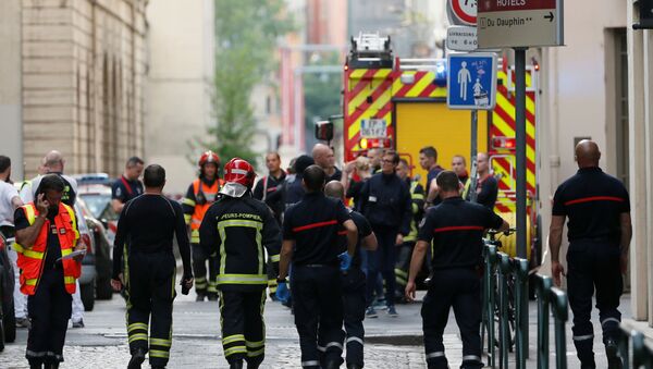 Des pompiers et des médecins près du lieu de l'explosion à Lyon (24 mai 2019) - Sputnik Afrique
