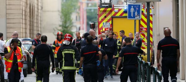 Des pompiers et des médecins près du lieu de l'explosion à Lyon (24 mai 2019) - Sputnik Afrique