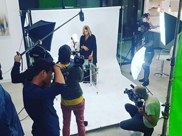 Une phase du tournage de l'émission Les perles de Berverly Hills en Californie (Etats unis) en avril 2019 Une phase du tournage de l'émission Les perles de Berverly Hills en Californie (Etats unis) en avril 2019 - Sputnik Afrique