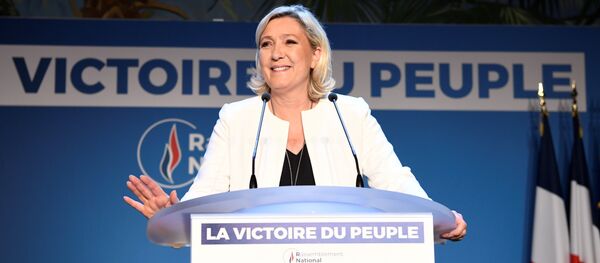 French far-right Rassemblement National (RN) President and member of Parliament Marine Le Pen delivers a speech after the announcement of initial results during an RN election-night event for European parliamentary elections on May 26, 2019, at La Palmeraie venue in Paris. - Sputnik Afrique