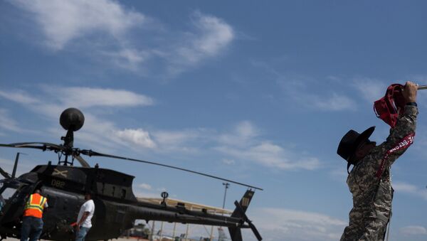 Un hélicoptère militaire léger et polyvalent OH-58 Kiowa - Sputnik Afrique