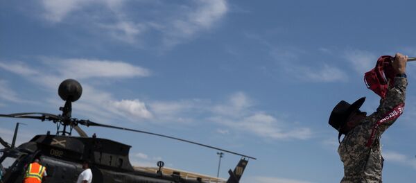 Un hélicoptère militaire léger et polyvalent OH-58 Kiowa - Sputnik Afrique