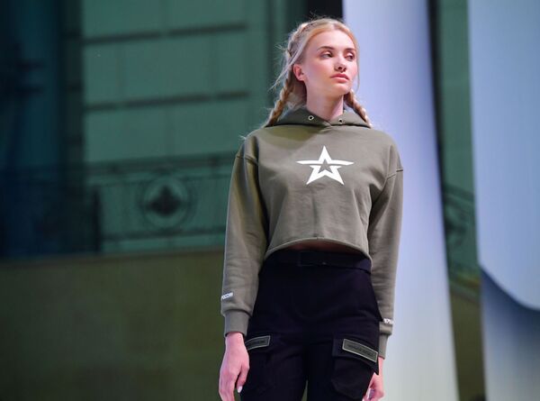 Un rappeur russe présente une collection de vêtements pour l’armée russe - Sputnik Afrique