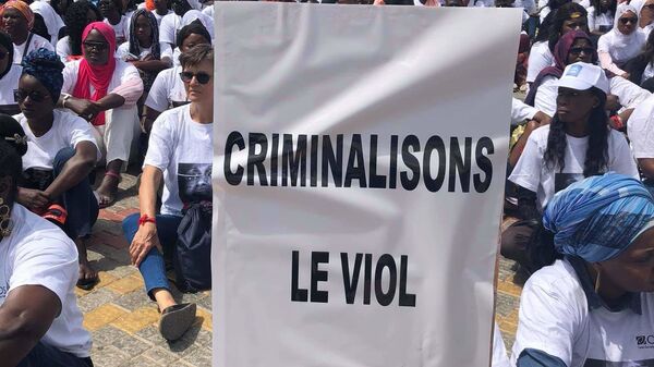À la manifestation, le 25 mai 2019 à Dakar contre le viol et les violences faites aux femmes au Sénégal. - Sputnik Afrique