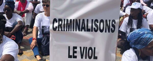 À la manifestation, le 25 mai 2019 à Dakar contre le viol et les violences faites aux femmes au Sénégal. - Sputnik Afrique