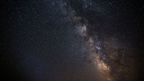 Звездное небо, наблюдаемое в Краснодарском крае во время метеорного потока Персеиды - Sputnik Afrique