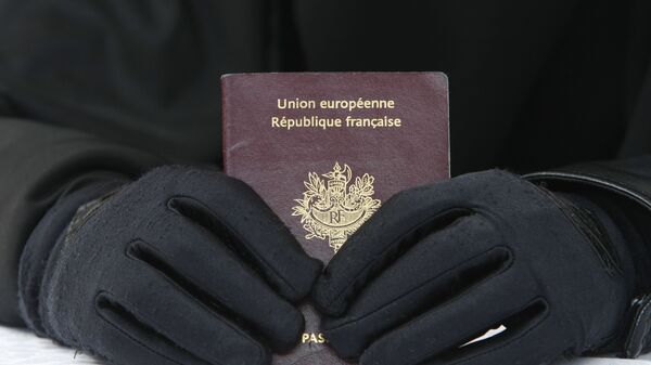 Passeport français - Sputnik Afrique