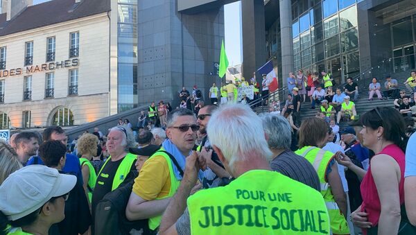La marche des Gilets jaunes blessés commence à Paris devant l’Opéra Bastille - Sputnik Afrique