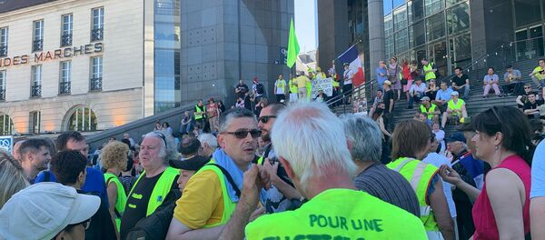 La marche des Gilets jaunes blessés commence à Paris devant l’Opéra Bastille - Sputnik Afrique