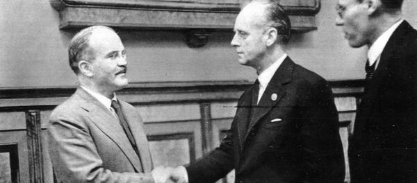 Viatcheslav Molotov et Joachim von Ribbentrop - Sputnik Afrique