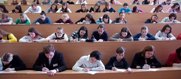 La Dictée totale en Ukraine - Sputnik Afrique