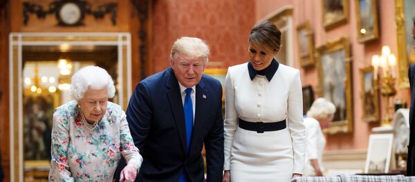 Élisabeth II, Melania et Donald Trump  - Sputnik Afrique