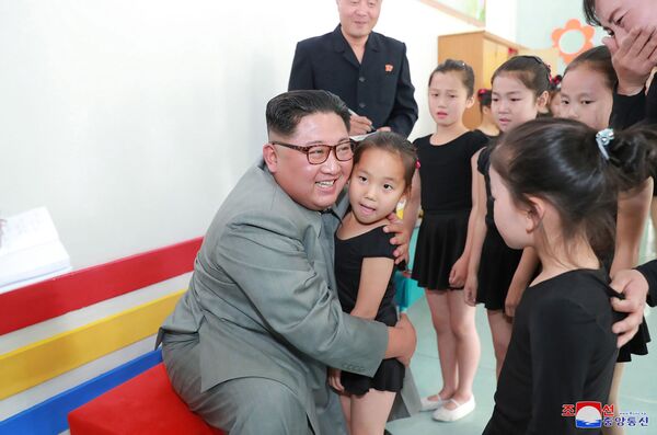 Kim Jong-un et les enfants
 - Sputnik Afrique