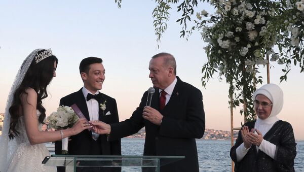 Mesut Ozil et le Président turc Erdogan - Sputnik Afrique
