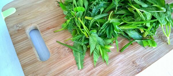 Зелень на разделочной доске - Sputnik Afrique