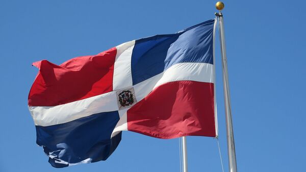 Le drapeau de la République dominicaine - Sputnik Afrique