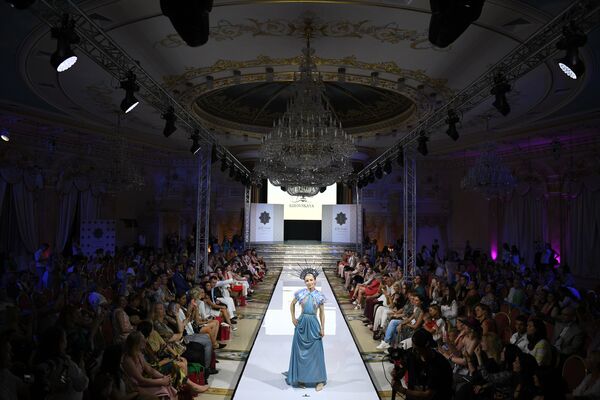 Semaine de la mode arabe de Moscou
 - Sputnik Afrique
